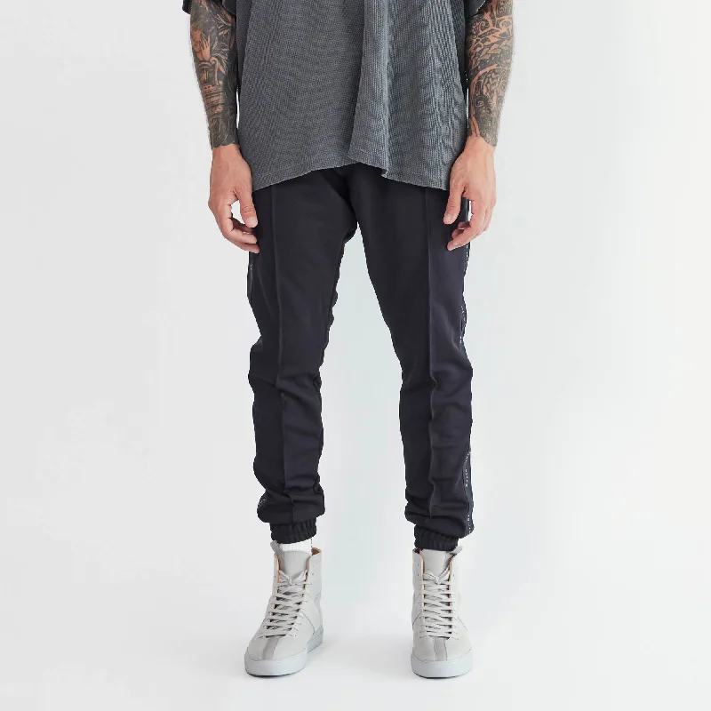 classic slim track pant / black