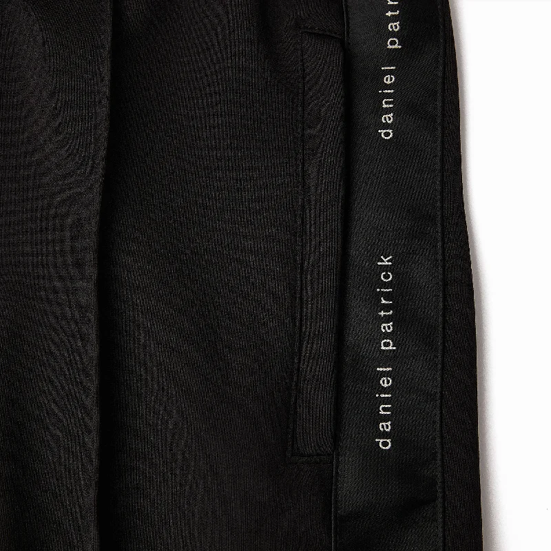 classic slim track pant / black